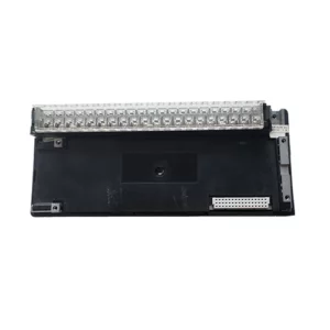 Module TBXDMS1025 Telemecanique Schneider Electric TBX avec 8 entrées numériques et 2 sorties relais pour automatisation industrielle.